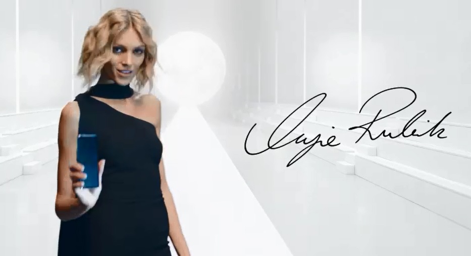 Anja Rubik w nowym spocie Orange i Samsung