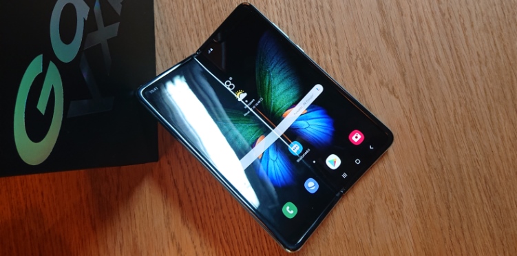 SkÅ‚adany smartfon, czyli Samsung Galaxy Fold do kupienia w