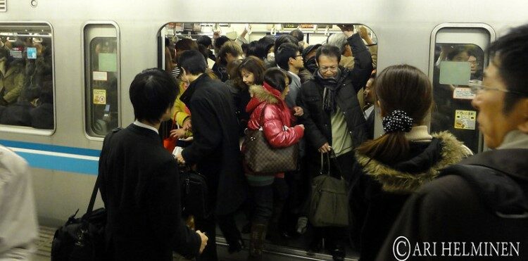 Atak DDoS przypomina... tłok w tokijskim metrze.