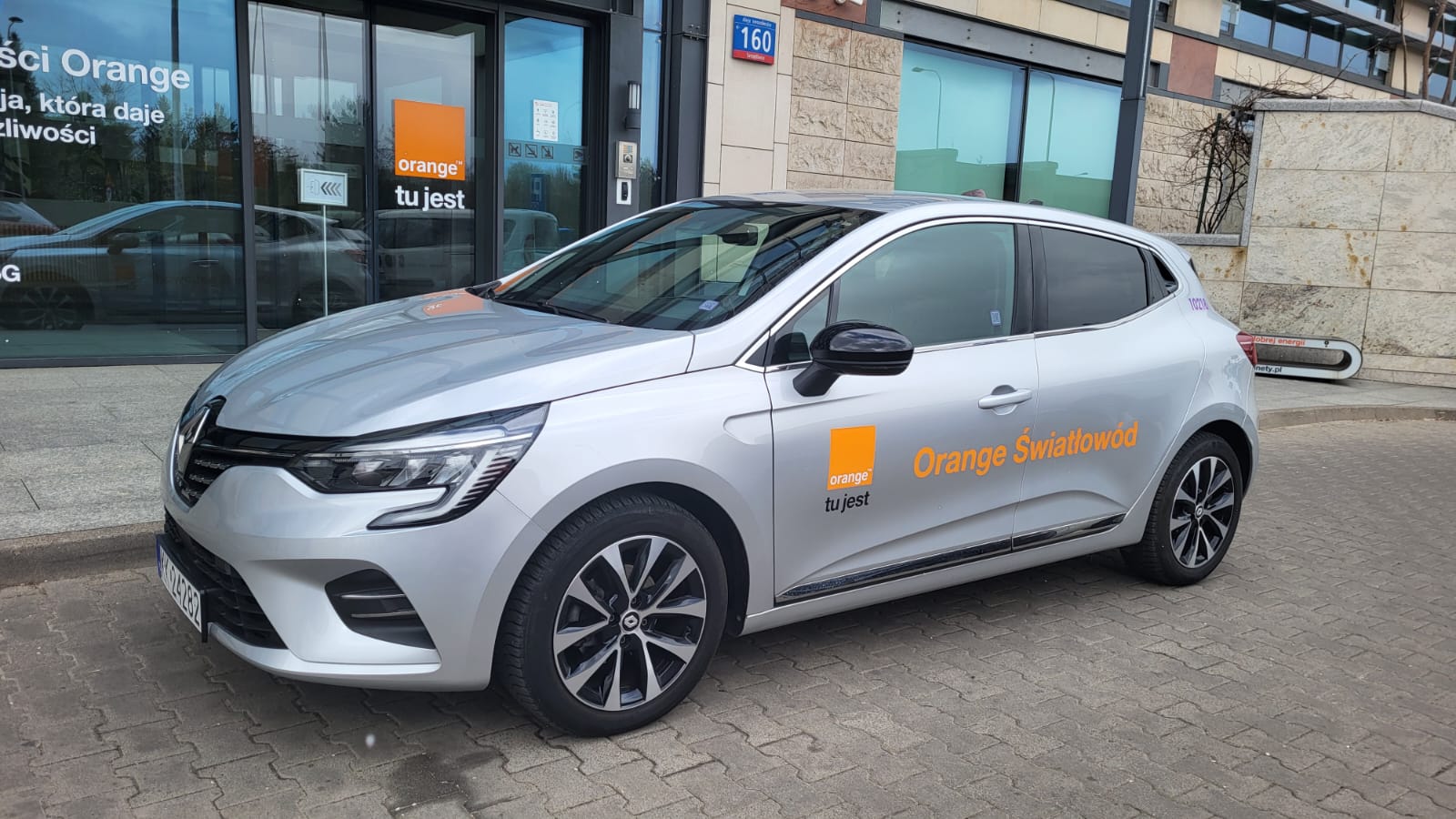 Używamy coraz więcej elektryków i hybryd