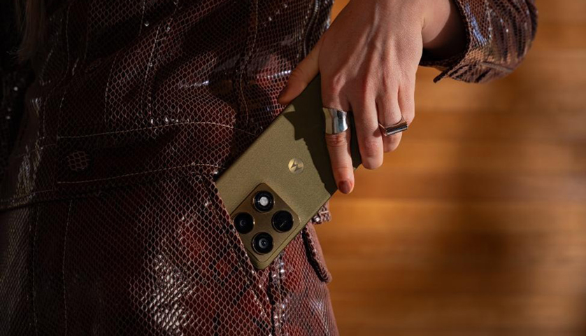 Motorola signature ze słuchawkami w prezencie